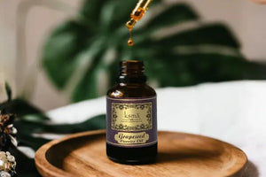 Grapeseed Carrier Oil: Simple Guide to Grapeseed Oil Benefits for Hair and Skin