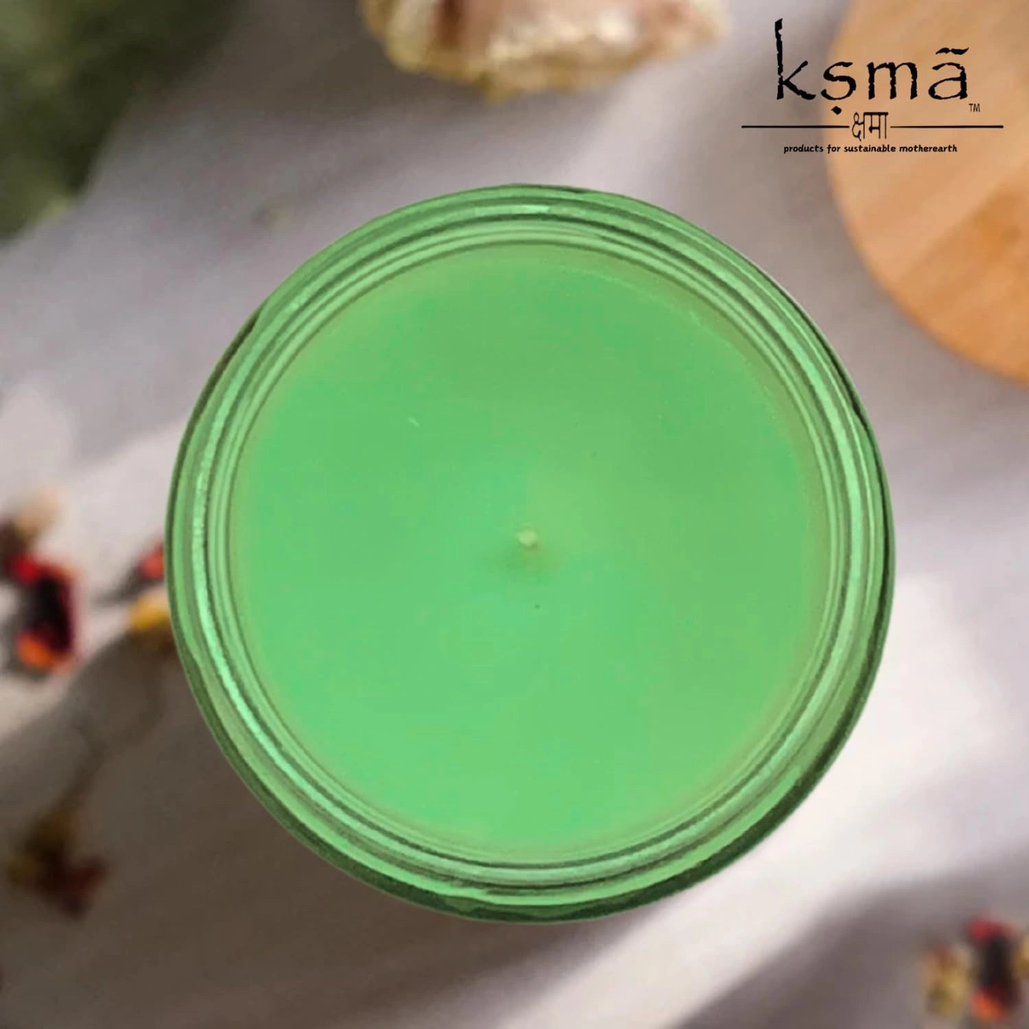 Jar Candle Into The Wood